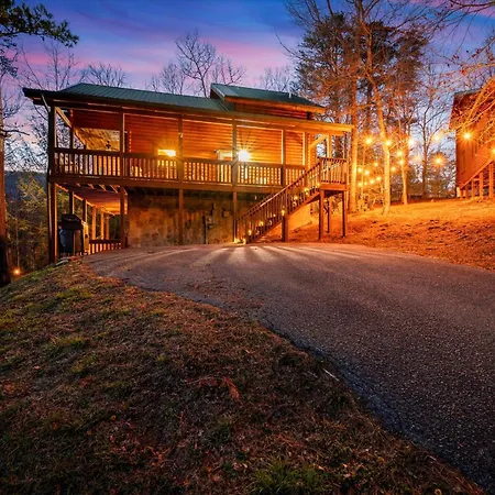 Family Retreat- Hot Tub- Pool Table- Fire Pit- Bbq Grill- Kids Zone- Arcade Games Villa
